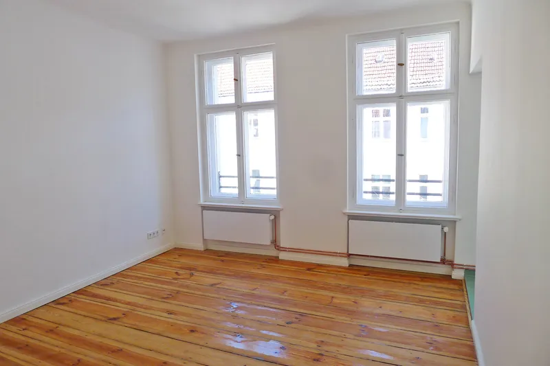 Kleines Wohnglück: Zweitbezug nach Totalmodernisierung, Dielen + EBK, Traumlage Kopenhagener Straße! — photo 1